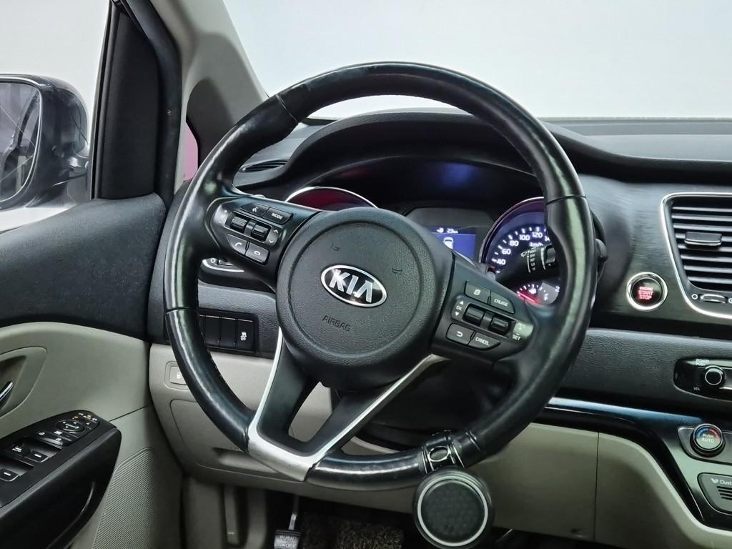 KIA Carnival - Vista 7
