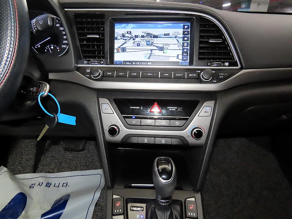 HYUNDAI Avante - Vista 11