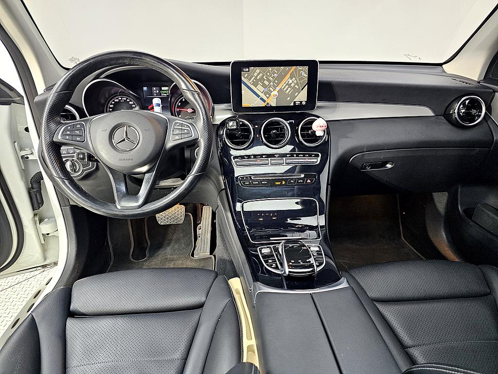 Mercedes Benz GLC Class - Vista 5