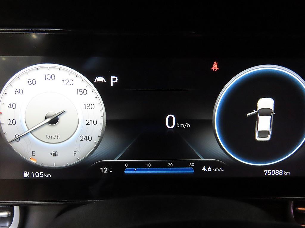 HYUNDAI Avante - Vista 9