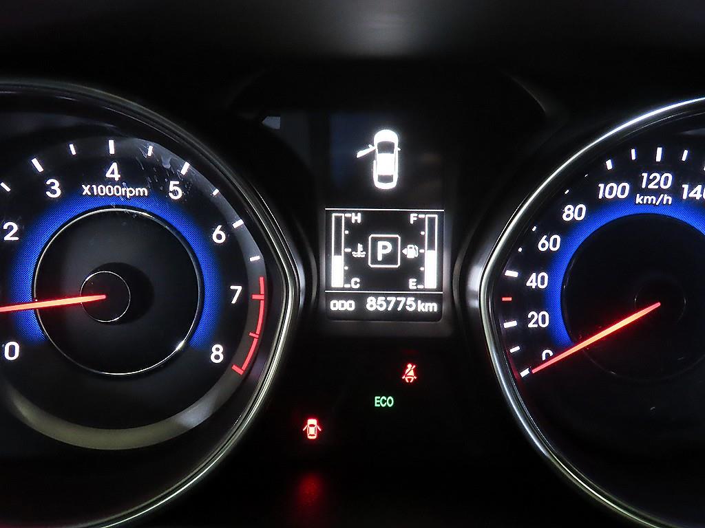 HYUNDAI Avante - Vista 9