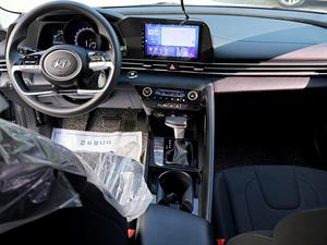 HYUNDAI Avante - Vista 10