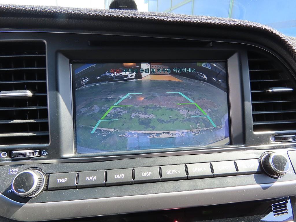 HYUNDAI Avante - Vista 9