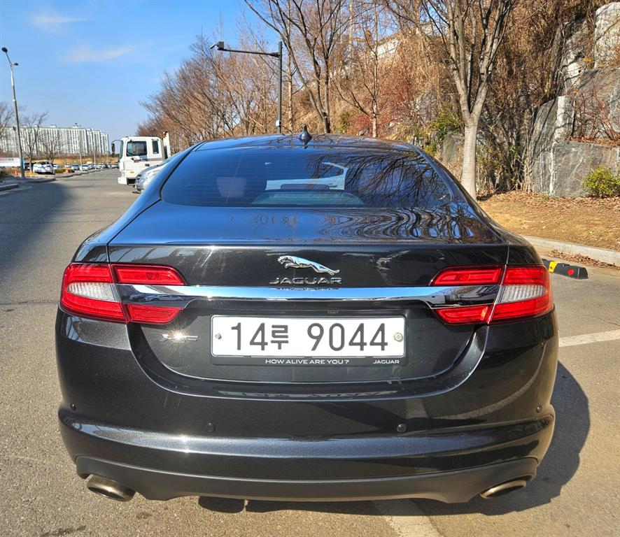 Jaguar XF - Vista 6