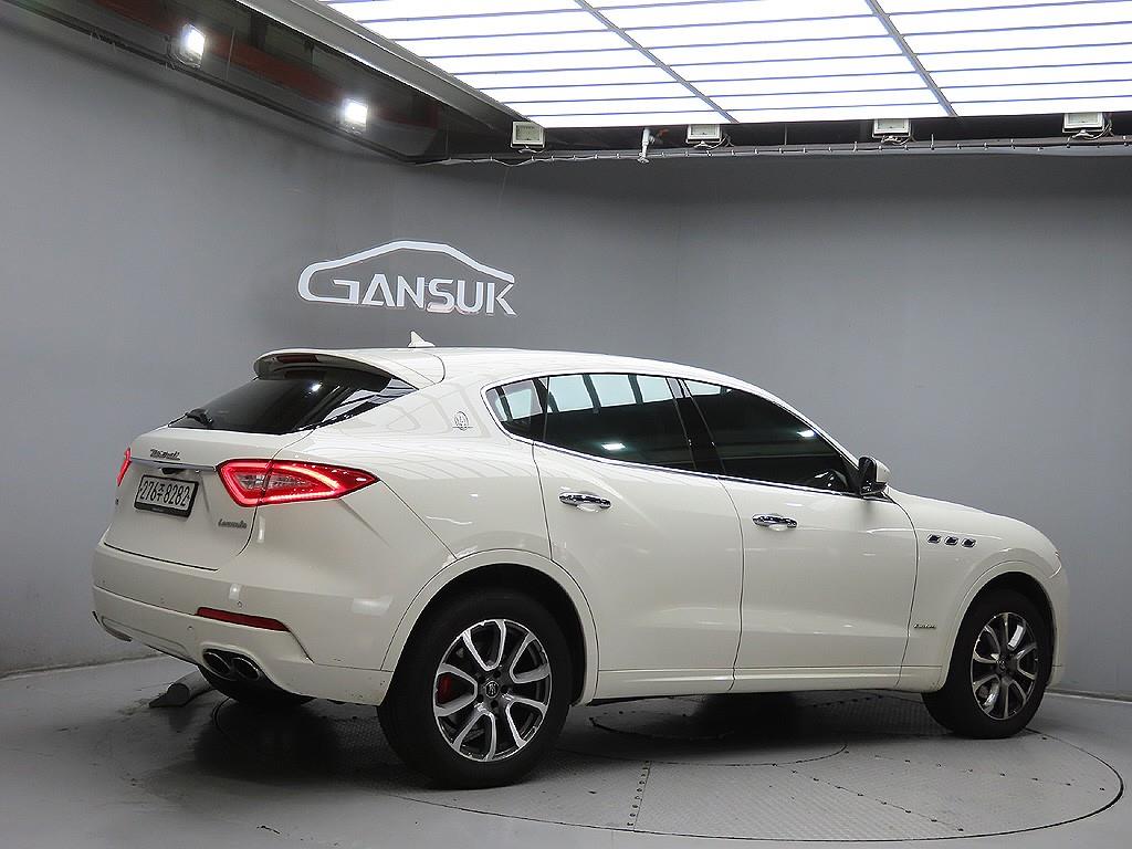 Maserati Levante - Vista 7