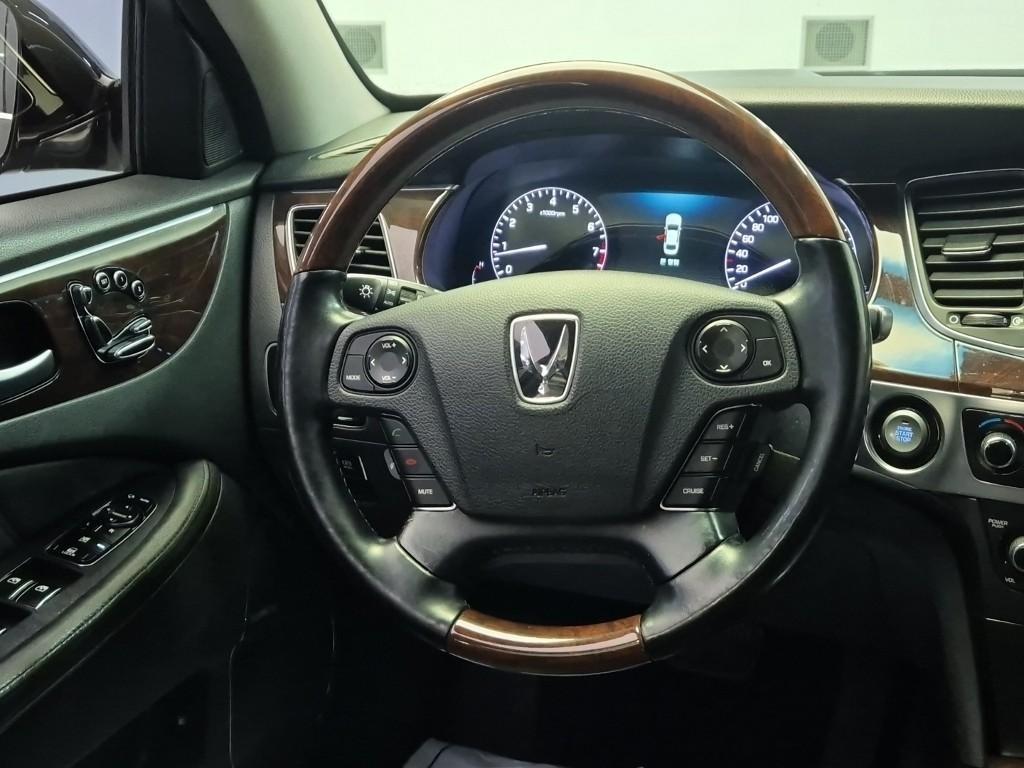 HYUNDAI Equus - Vista 8