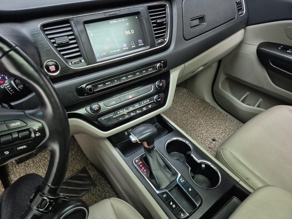 KIA Carnival - Vista 10