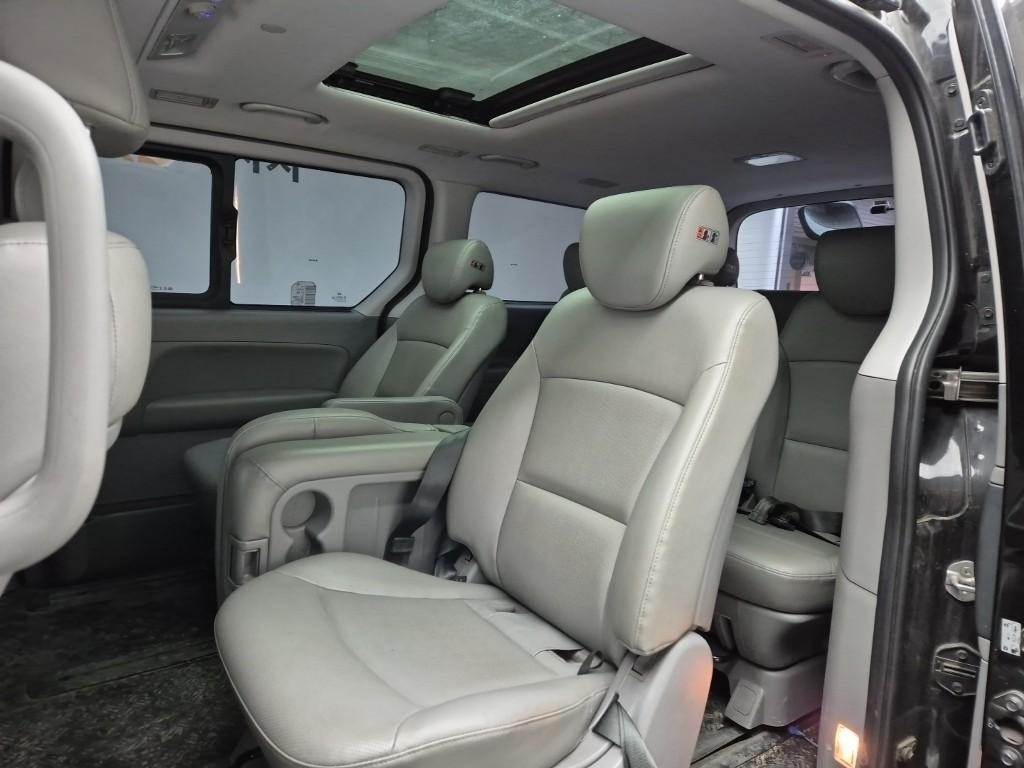 HYUNDAI Starex - Vista 11