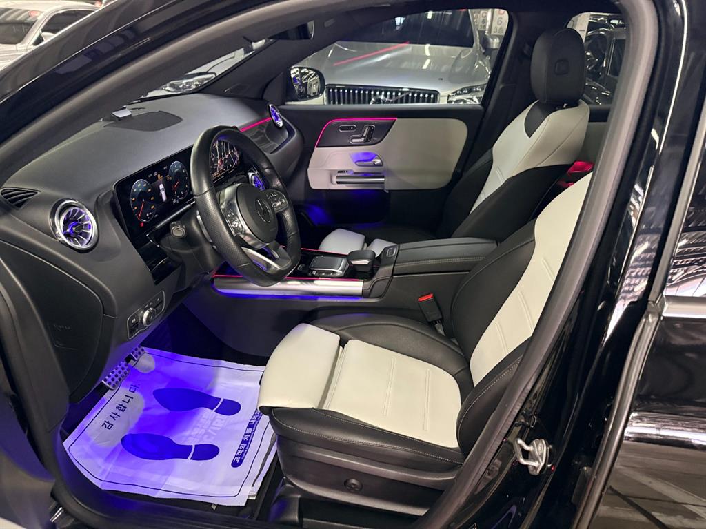 Mercedes Benz GLA Class - Vista 8