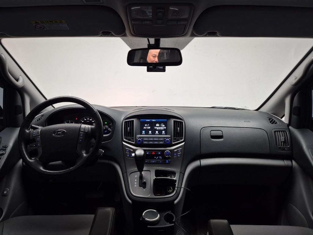 HYUNDAI Starex - Vista 6