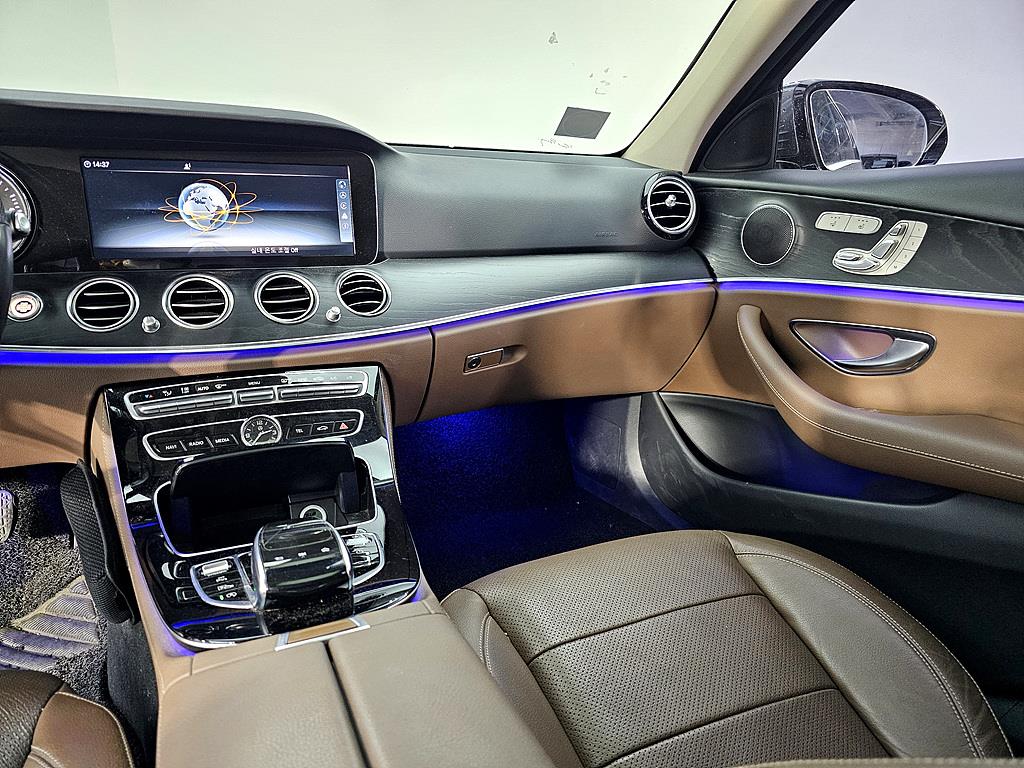 Mercedes Benz E class - Vista 10