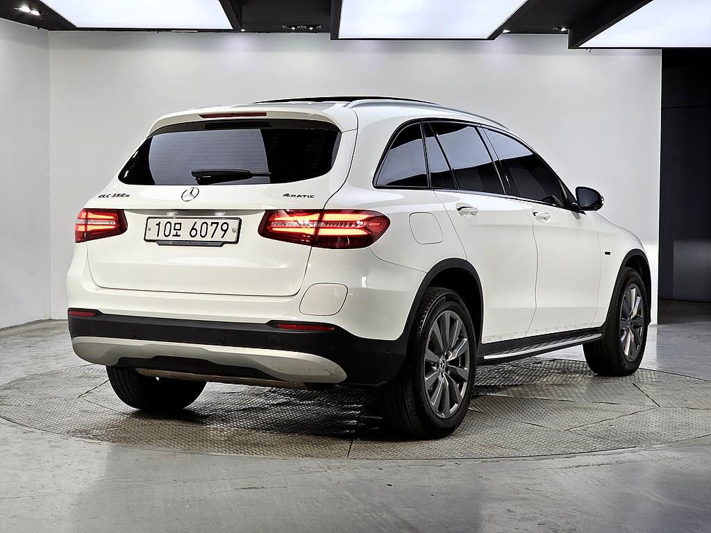 Mercedes Benz GLC Class - Vista 4