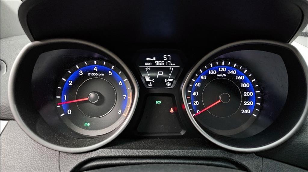 HYUNDAI Avante - Vista 8