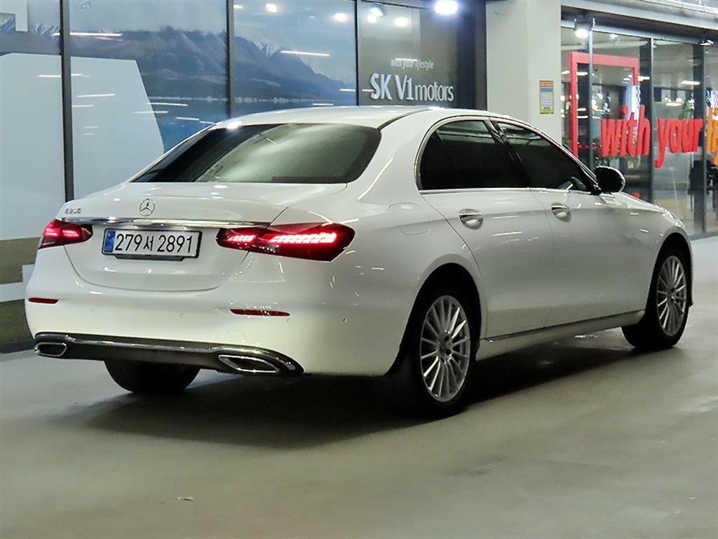 Mercedes Benz E class - Vista 4