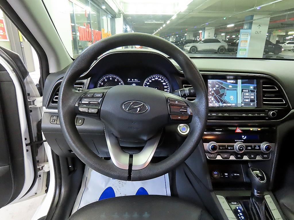 HYUNDAI Avante - Vista 8