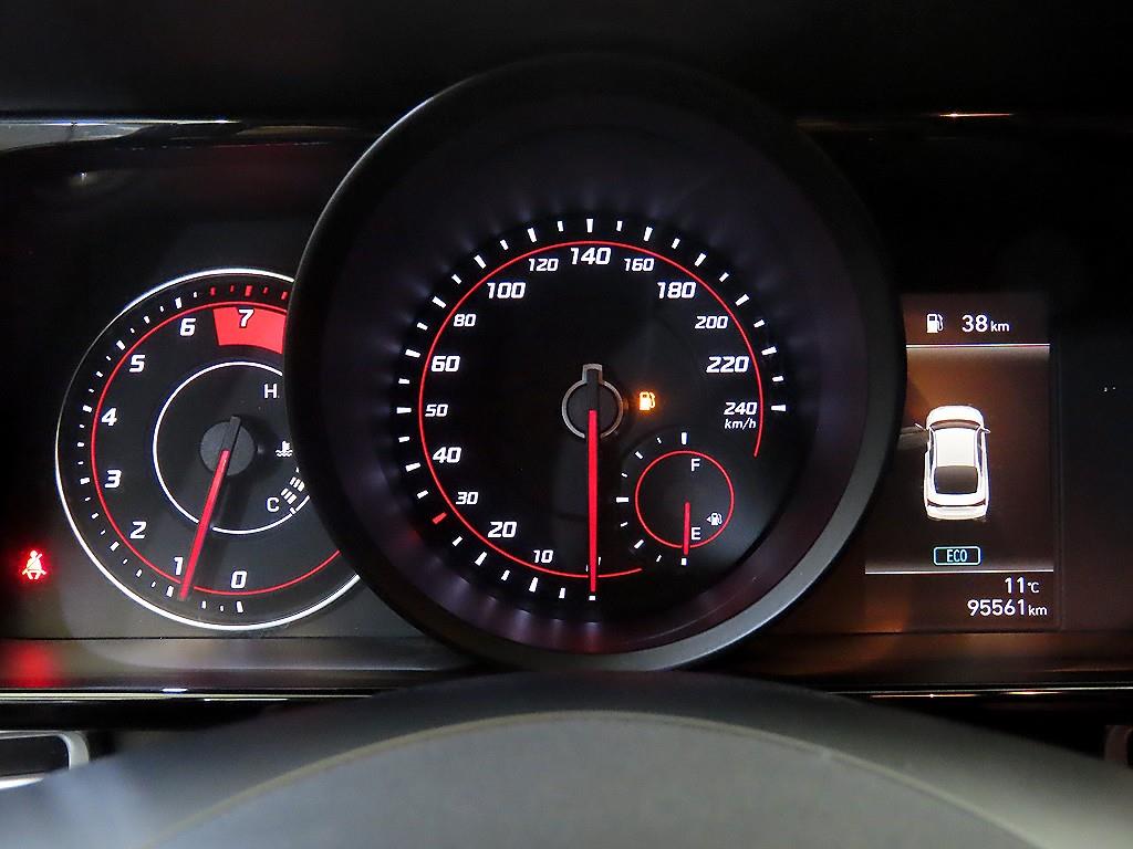 HYUNDAI Avante - Vista 9