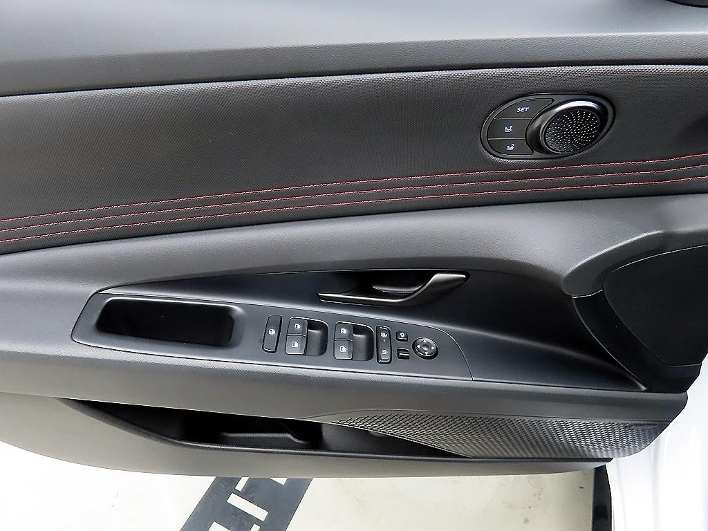 HYUNDAI Avante - Vista 11