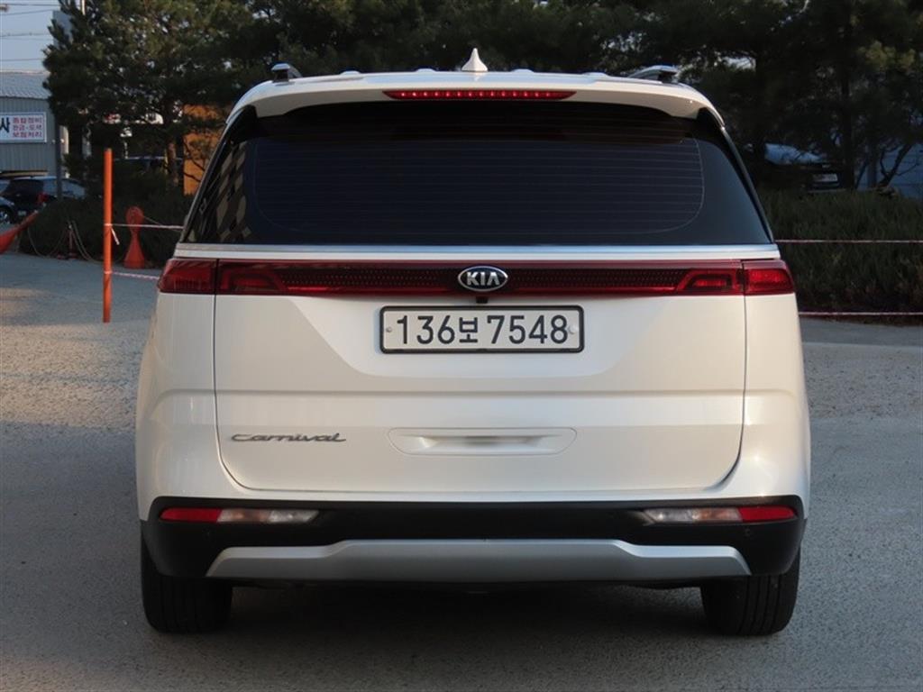 KIA Carnival - Vista 7