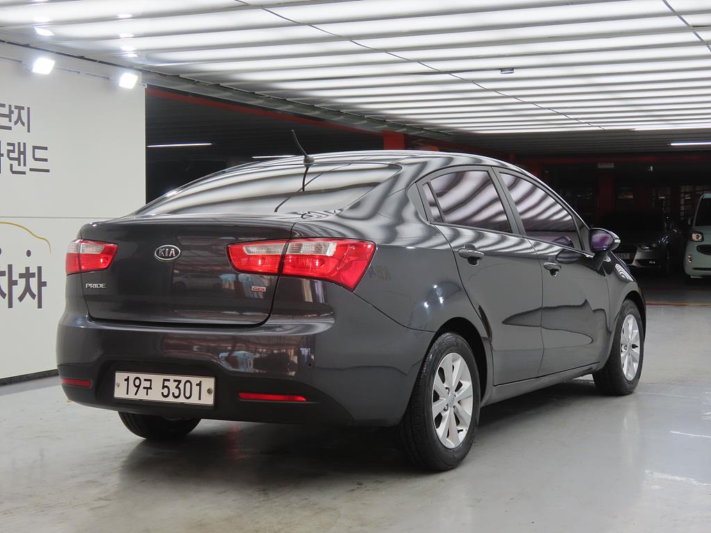 KIA Pride - Vista 4