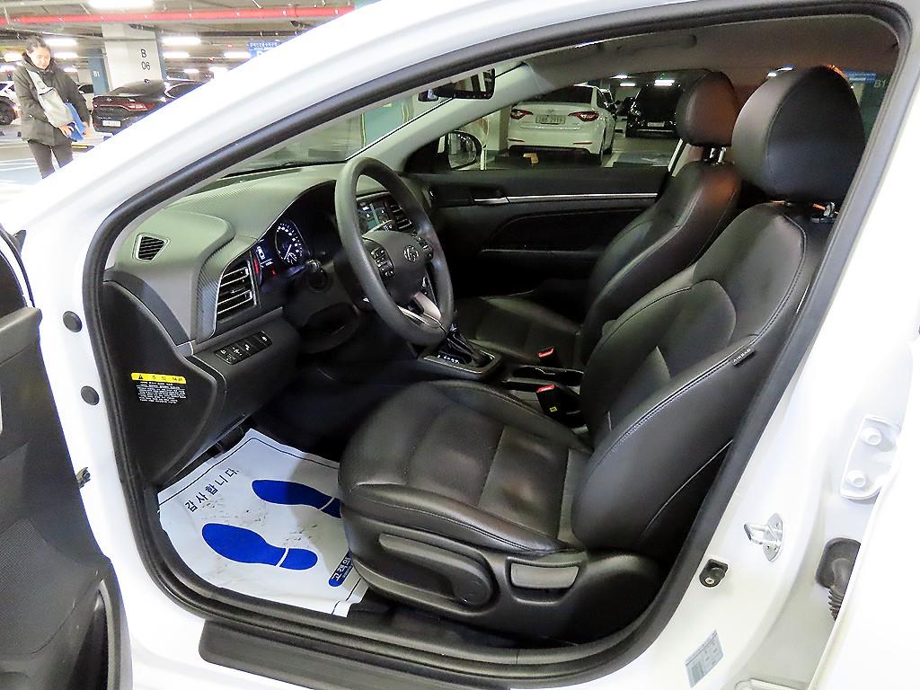 HYUNDAI Avante - Vista 6