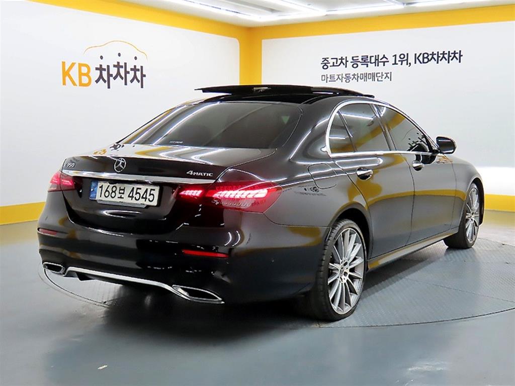 Mercedes Benz E class - Vista 4