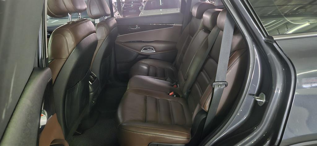 KIA Sorento - Vista 9
