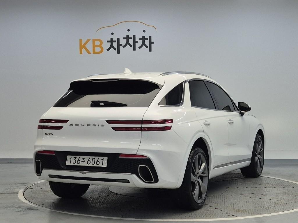 Genesis GV70 - Vista 4