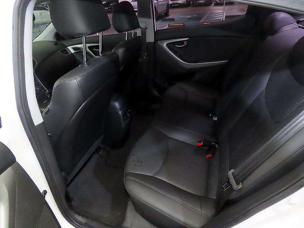 HYUNDAI Avante - Vista 7