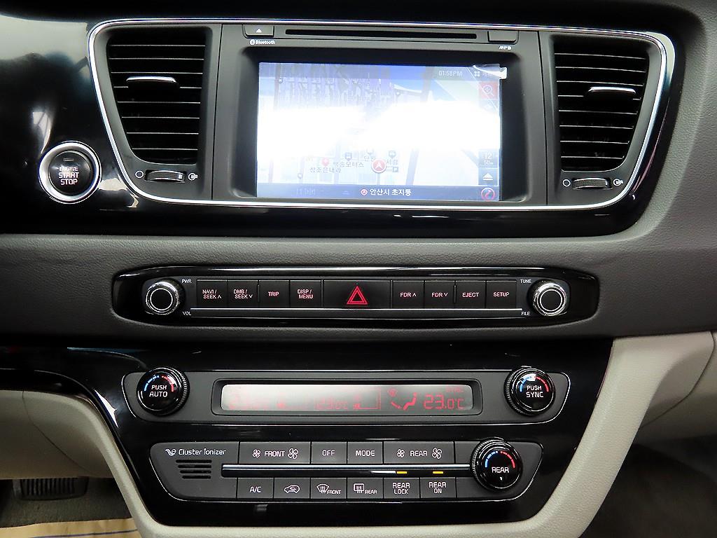 KIA Carnival - Vista 12