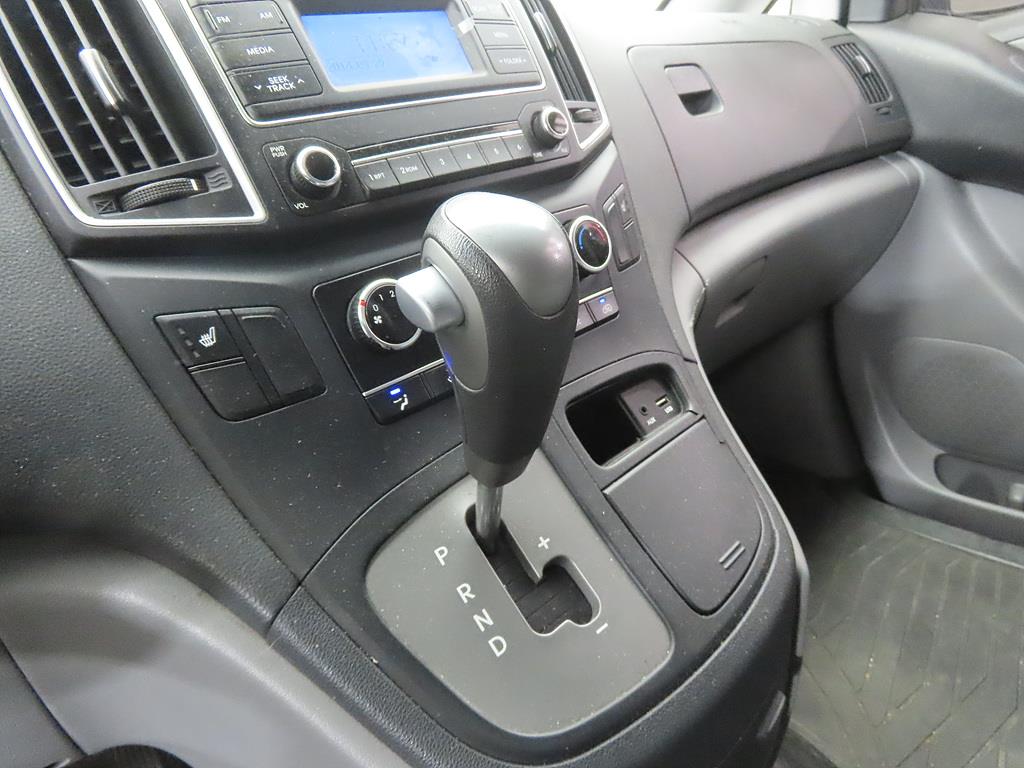 HYUNDAI Starex - Vista 10