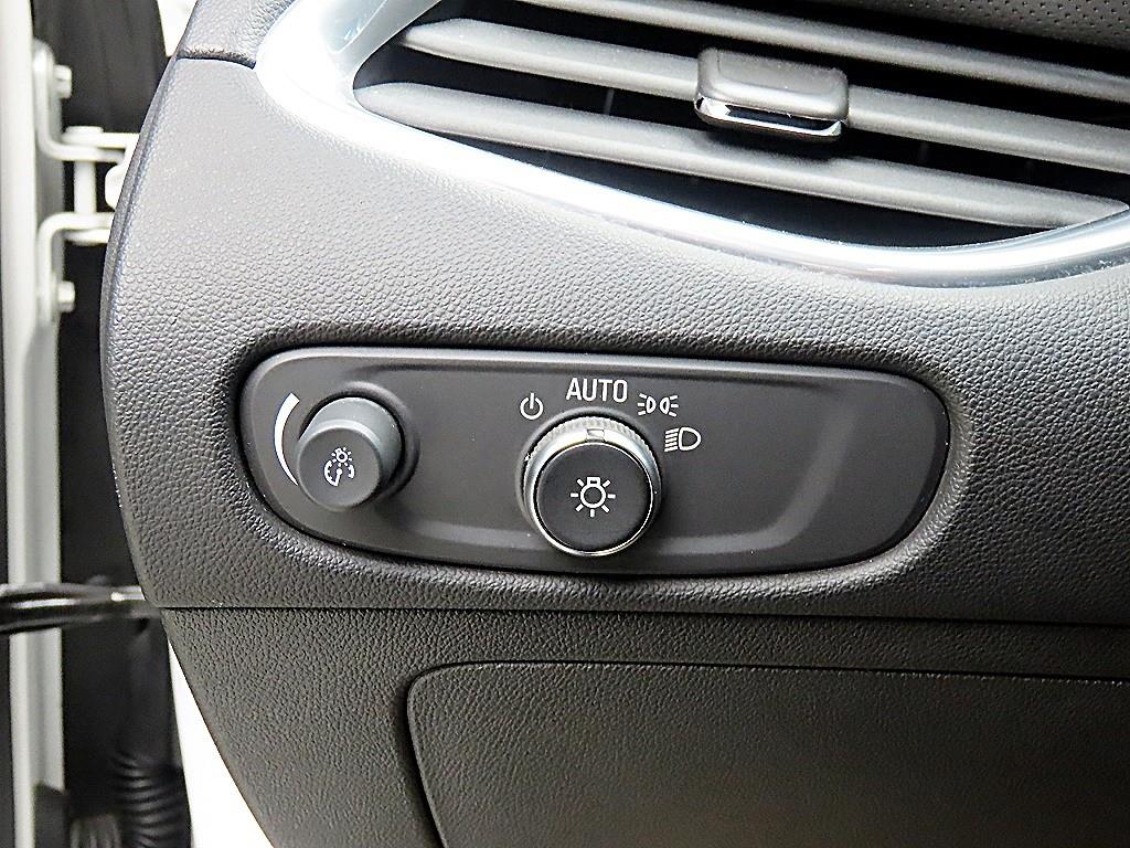 Chevrolet Malibu 2019 Blanco - Importación desde Corea - HF Imports Iquique - Foto 13