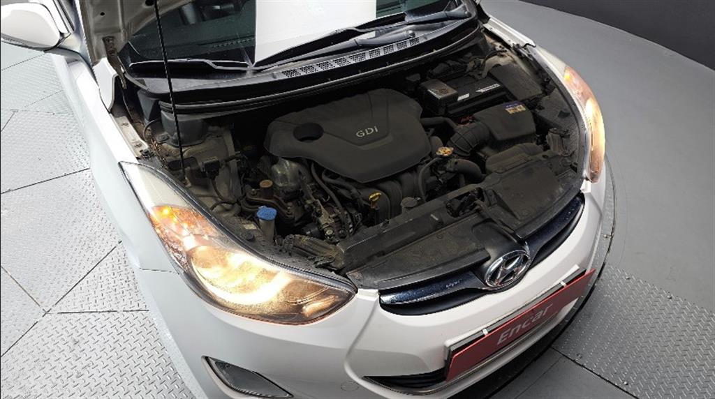 HYUNDAI Avante - Vista 6