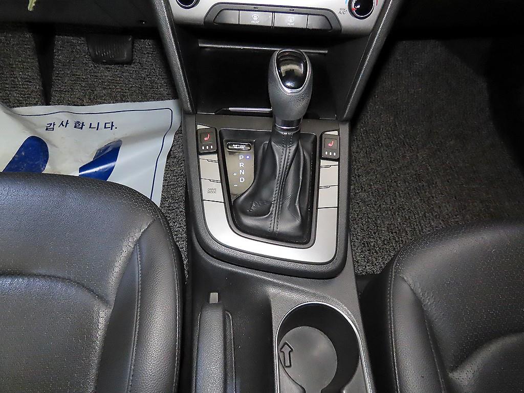 HYUNDAI Avante - Vista 12