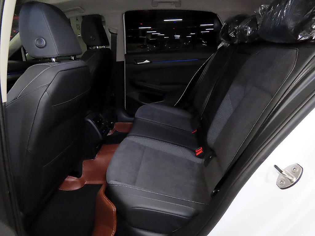 Volkswagen Golf - Vista 7