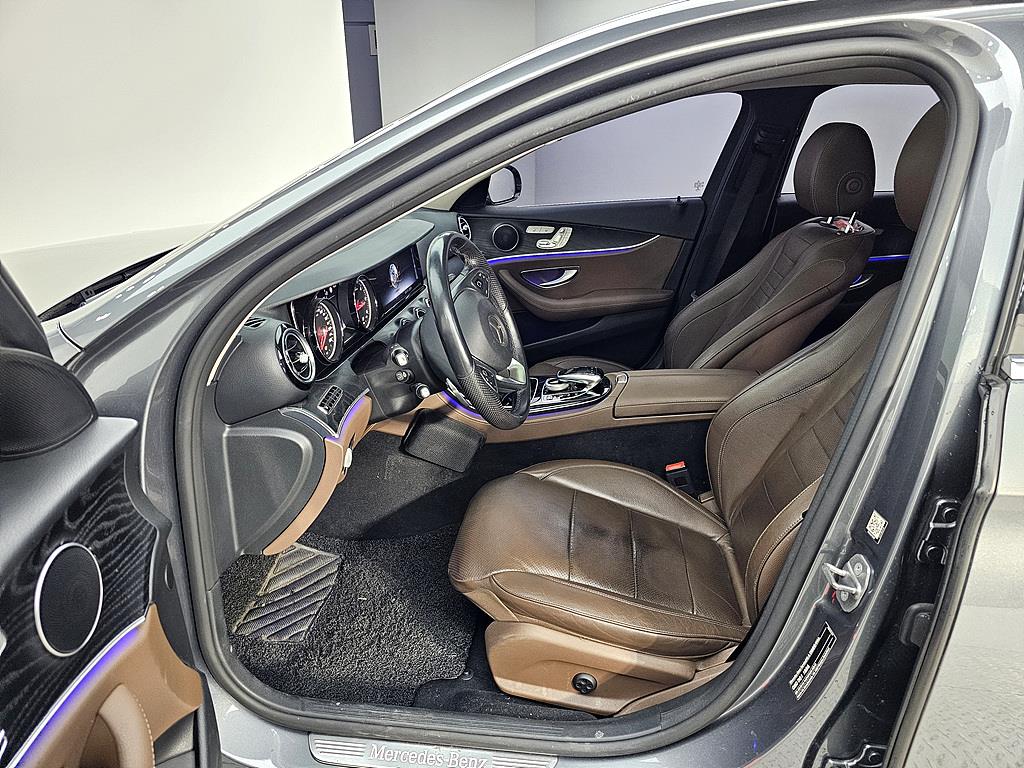 Mercedes Benz E class - Vista 8