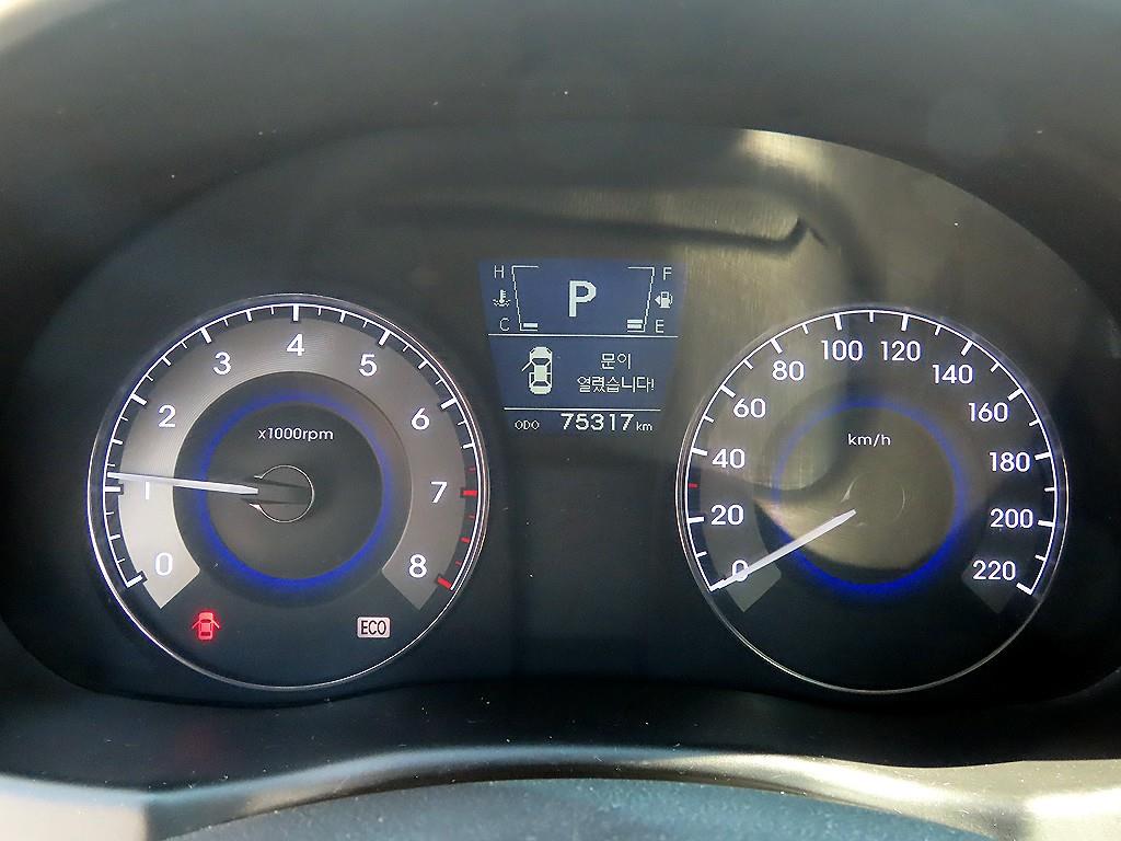 HYUNDAI Accent - Vista 8