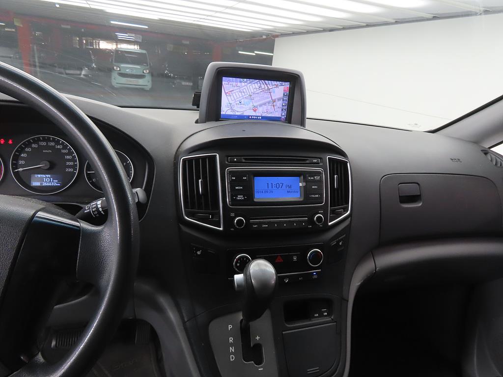 HYUNDAI Starex - Vista 9