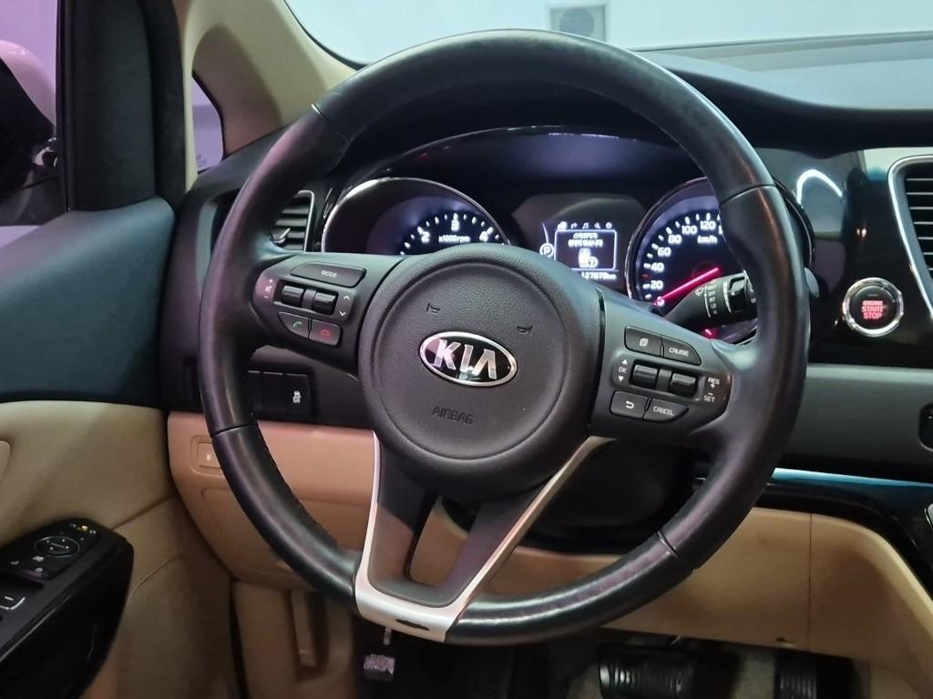 KIA Carnival - Vista 9