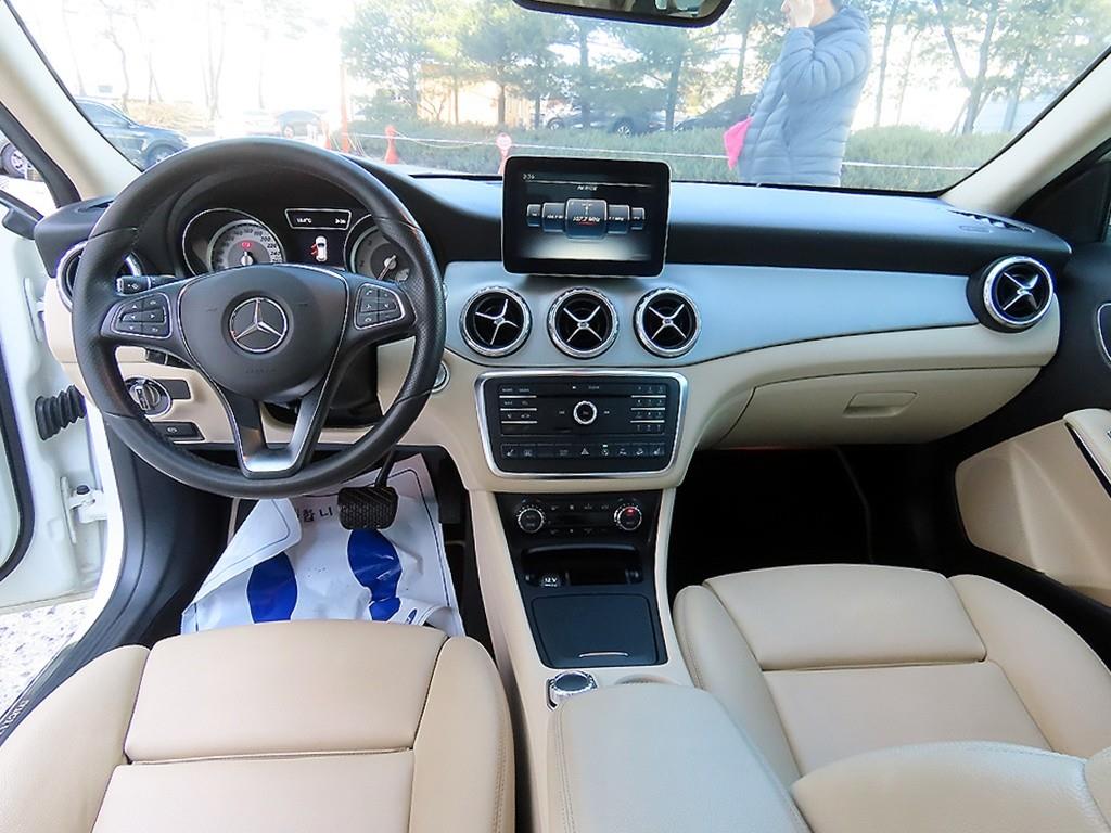 Mercedes Benz GLA Class - Vista 7