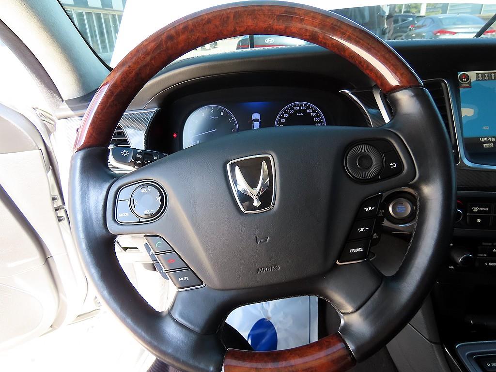 HYUNDAI Equus - Vista 8