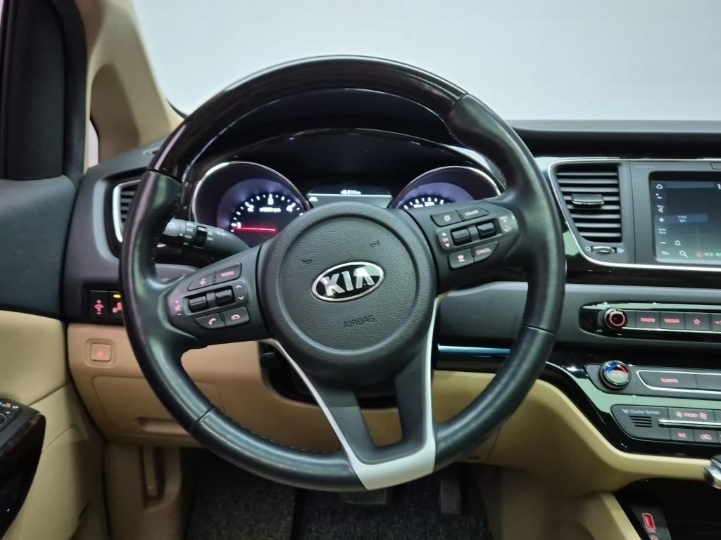 KIA Carnival - Vista 9