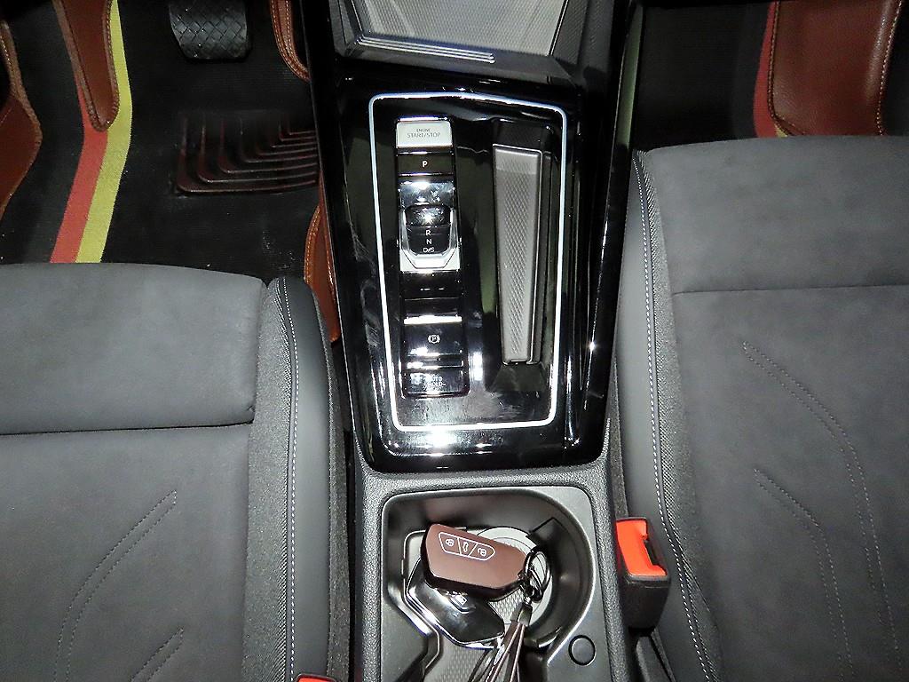 Volkswagen Golf - Vista 12