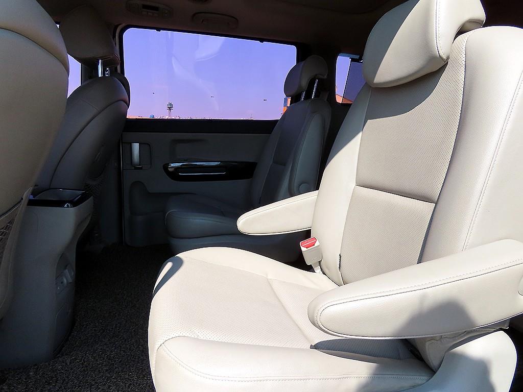 KIA Carnival - Vista 6