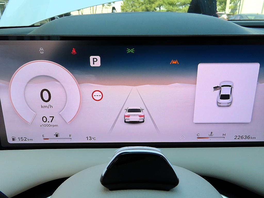 Genesis G80 - Vista 9