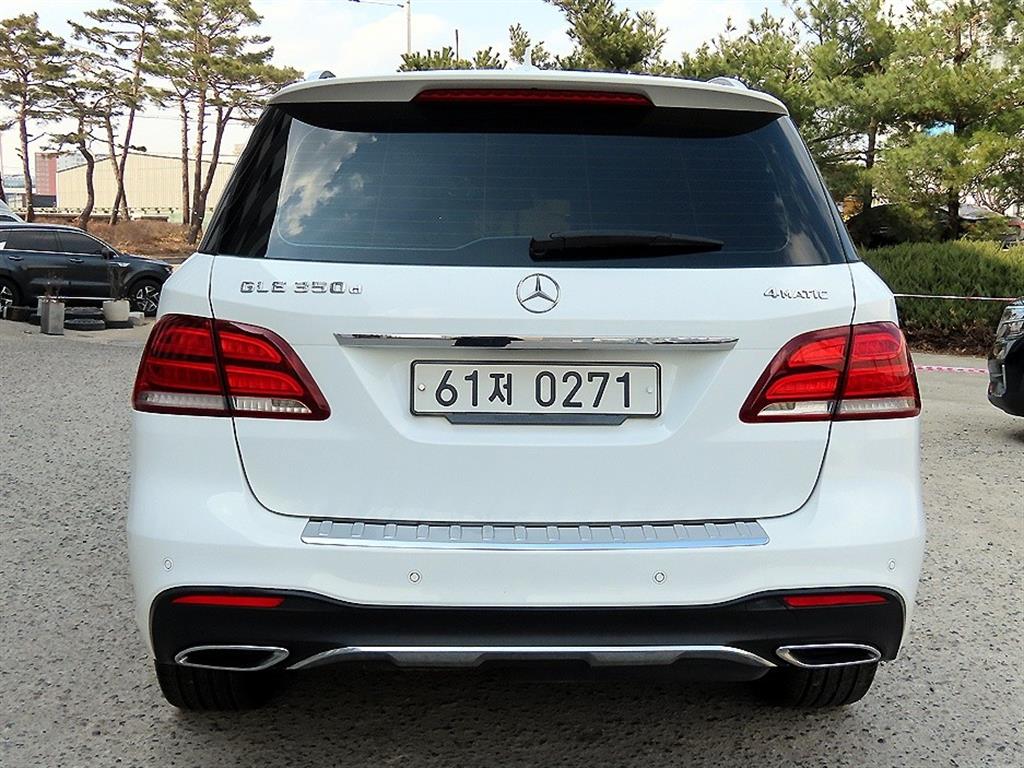 Mercedes Benz GLE Class - Vista 4