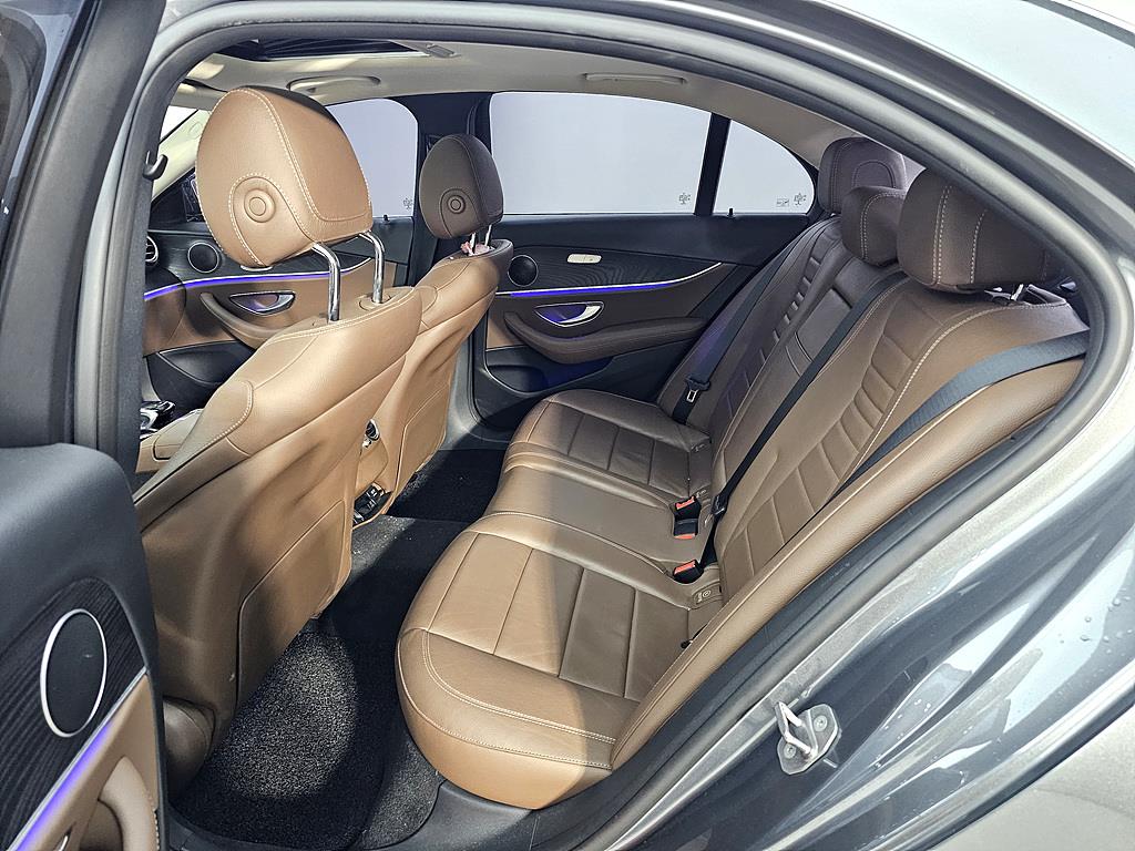 Mercedes Benz E class - Vista 9