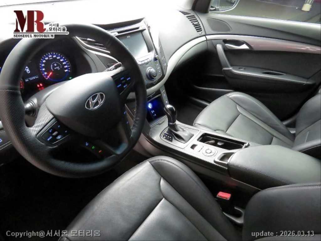 HYUNDAI i40 - Vista 7