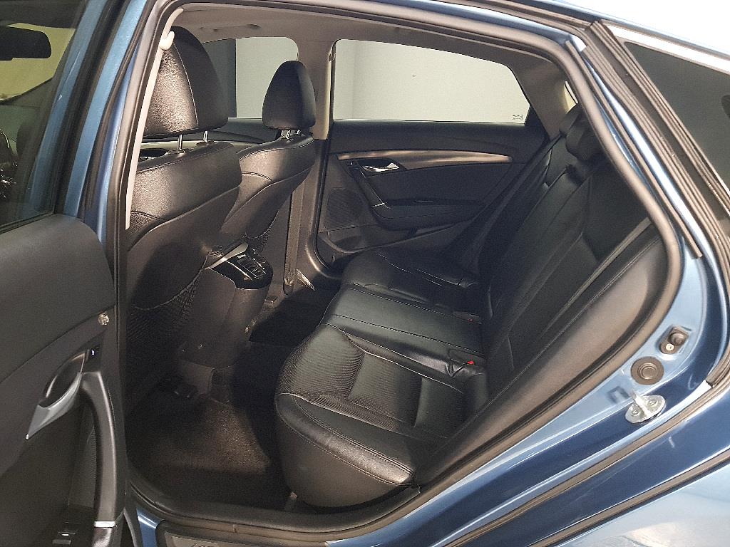 HYUNDAI i40 - Vista 9