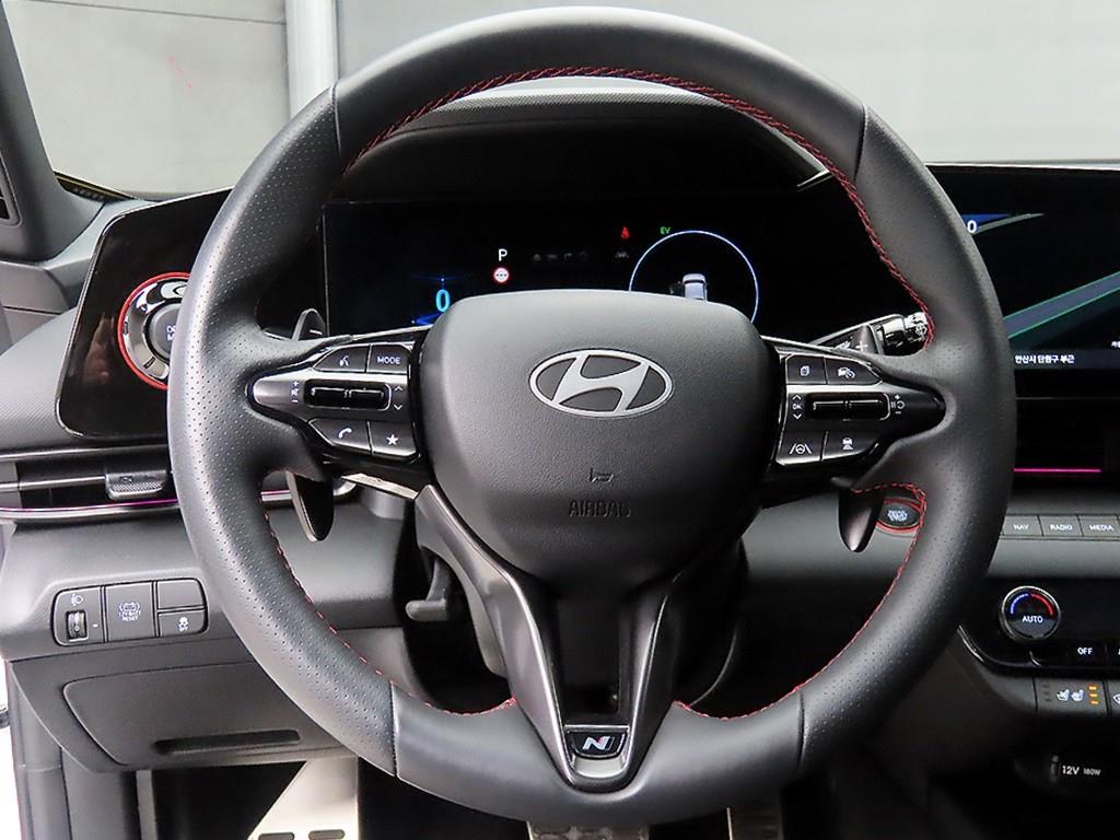 HYUNDAI Avante - Vista 9