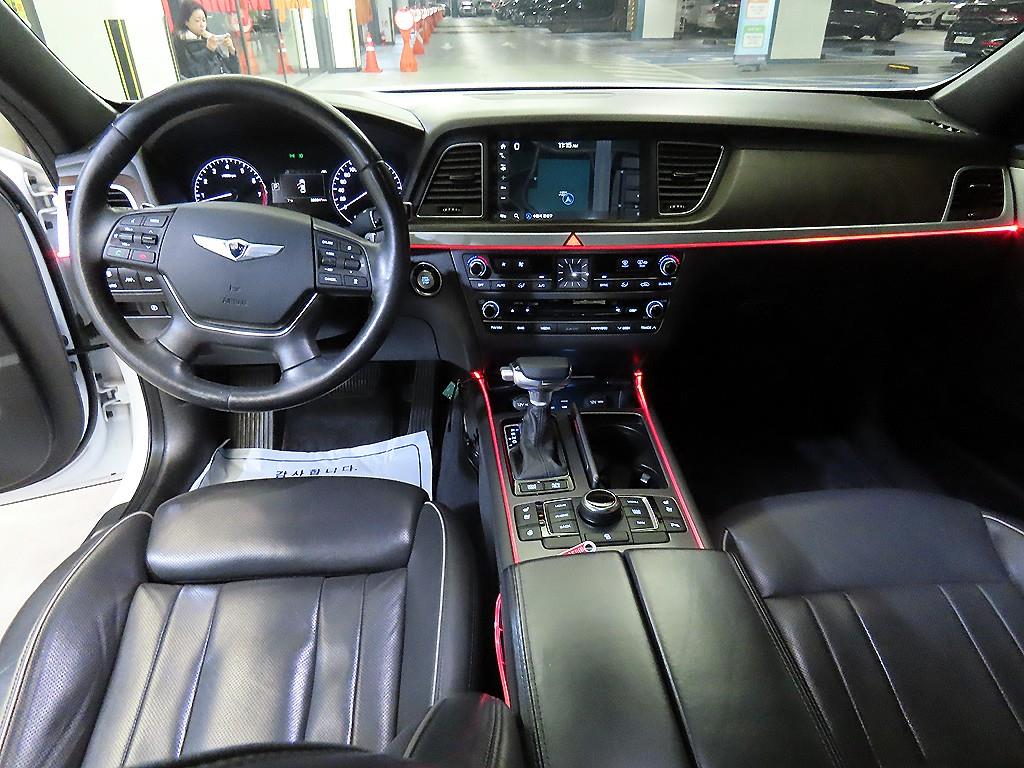 HYUNDAI Genesis - Vista 10